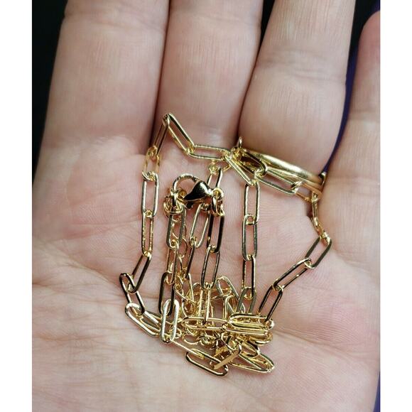 Dainty Gold Tone Paperclip Style Necklace, 16' Collar Length, on card, w/box - Picture 10 of 11